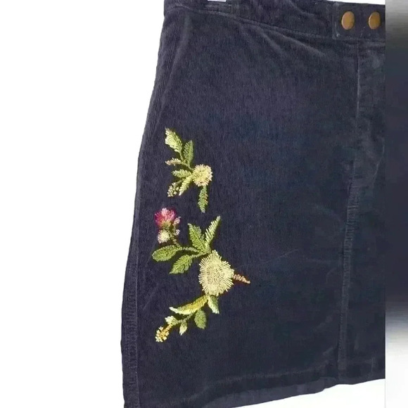 Blue Corduroy Boho Embroidered Floral Mini Skirt - Picture 2 of 4